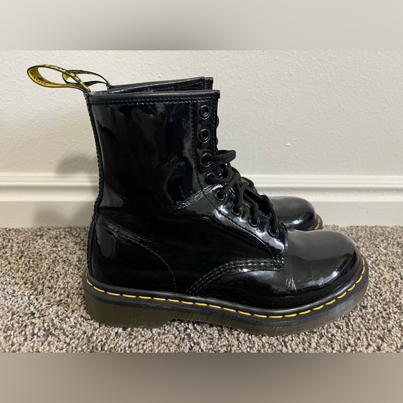 Dr Doc Martens 1460 Women’s Patent Leather Lace Up Boots Size 7 Black Glossy - Picture 2 of 10